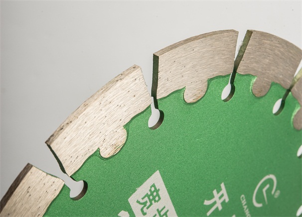 如何提高開槽切割片刀頭金剛石的把持力呢？