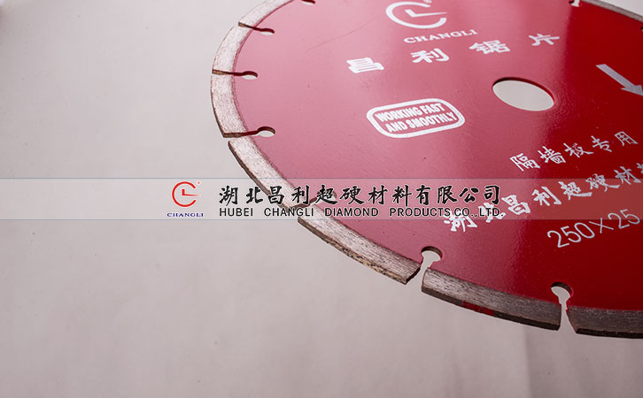 切花崗巖要用專業(yè)的鋸片,為什么花崗石這么硬？